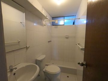 VENDO DEPARTAMENTO EN SURCO LA CRUCETA 3ER PISO 3+ UNA COCHERA