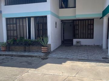 CASA GRANDE REMODELADA EN GRANJAS