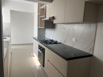 Venta dpto. de estreno en Chacarilla, 3 dorm.