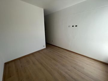 Venta dpto. de estreno en Chacarilla, 3 dorm.