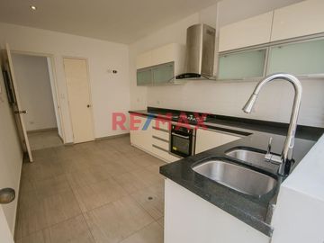 Casa En Venta En La Urb. El Sol De La Molina, Et. 3