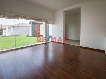 Casa En Venta En La Urb. El Sol De La Molina, Et. 3