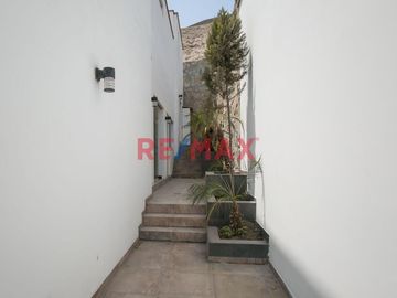 Casa En Venta En La Urb. El Sol De La Molina, Et. 3