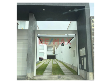 Casa En Venta En La Urb. El Sol De La Molina, Et. 3