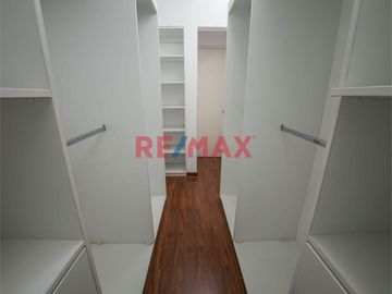Casa En Venta En La Urb. El Sol De La Molina, Et. 3