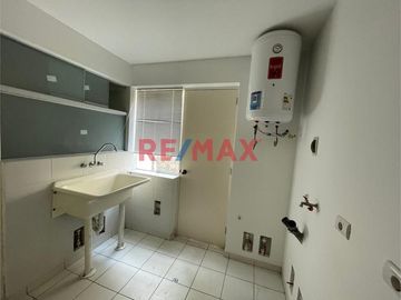 Casa En Venta En La Urb. El Sol De La Molina, Et. 3