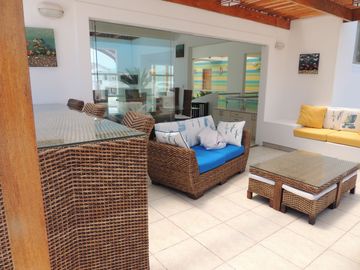 Venta espectacular casa de playa en las Lagunas de Puerto Viejo con 8 dorm