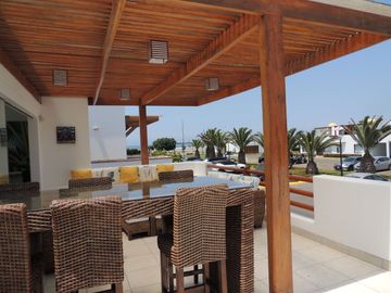 Venta espectacular casa de playa en las Lagunas de Puerto Viejo con 8 dorm