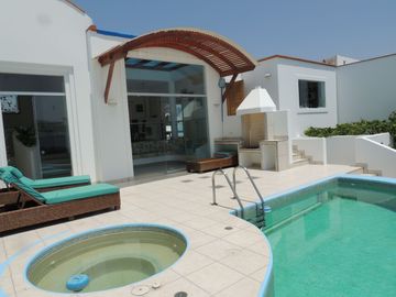 Venta espectacular casa de playa en las Lagunas de Puerto Viejo con 8 dorm