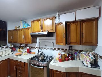 🏡 ¡ALQUILO DEPARTAMENTO CON 3 DORMITORIOS CON VISTA INTERNA DENTRO DE CONDOMINIO