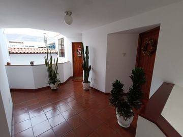 🏡 ¡ALQUILO DEPARTAMENTO CON 3 DORMITORIOS CON VISTA INTERNA DENTRO DE CONDOMINIO