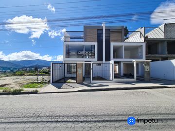 Pre venta de casas a estrenar en Epoca cerca del colegio Mater Dei al sur de la ciudad
