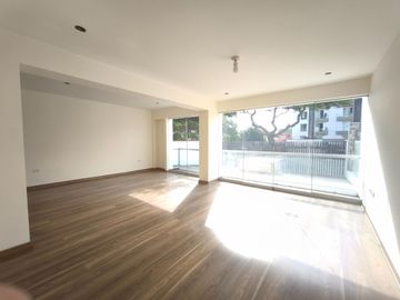 Venta de Dúplex en primer piso con terraza – Miraflores
