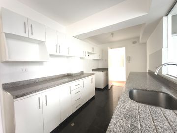 Venta de Dúplex en primer piso con terraza – Miraflores