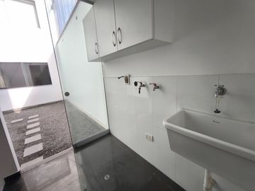 Venta de Dúplex en primer piso con terraza – Miraflores