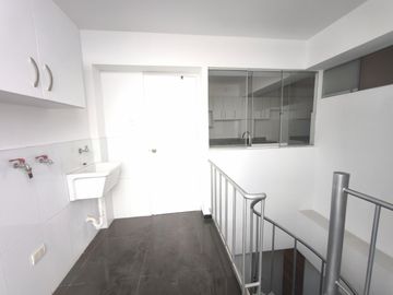 Venta de Dúplex en primer piso con terraza – Miraflores
