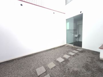 Venta de Dúplex en primer piso con terraza – Miraflores