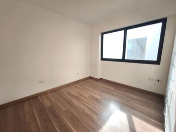 Venta de Dúplex en primer piso con terraza – Miraflores