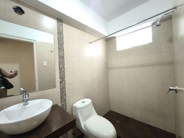 Venta de Dúplex en primer piso con terraza – Miraflores