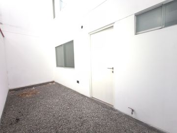 Venta de Dúplex en primer piso con terraza – Miraflores