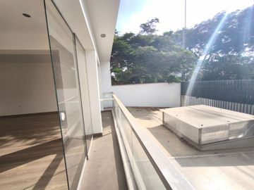 Venta de Dúplex en primer piso con terraza – Miraflores