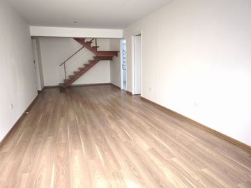 Venta de Dúplex en primer piso con terraza – Miraflores