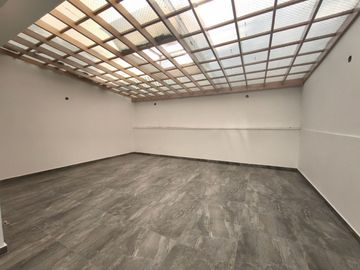 Venta de Dúplex en primer piso con terraza – Miraflores