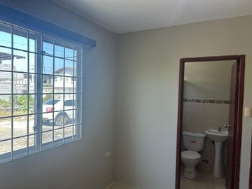 VILLAMIL PLAYAS VENDO CASA CON DORMITORIOS EN PLANTA BAJA Y SALIDA AL MAR