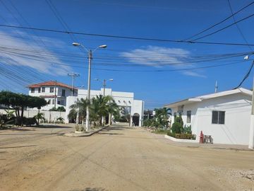 VILLAMIL PLAYAS VENDO CASA CON DORMITORIOS EN PLANTA BAJA Y SALIDA AL MAR