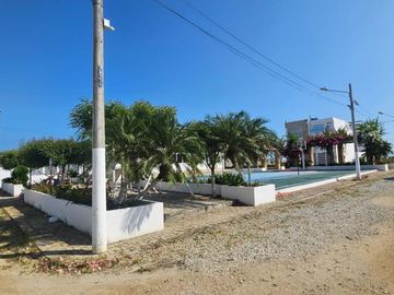 VILLAMIL PLAYAS VENDO CASA CON DORMITORIOS EN PLANTA BAJA Y SALIDA AL MAR