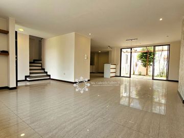En venta Casa en Chaullabamba, de 4 dormitorios, Cuenca Ecuador