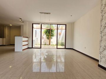 En venta Casa en Chaullabamba, de 4 dormitorios, Cuenca Ecuador