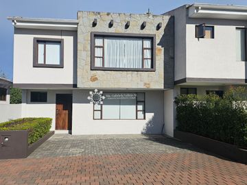 En venta Casa en Chaullabamba, de 4 dormitorios, Cuenca Ecuador