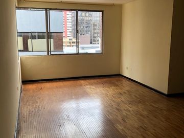 COMODO DEPARTAMENTO EN VENTA SECTOR COMERCIAL