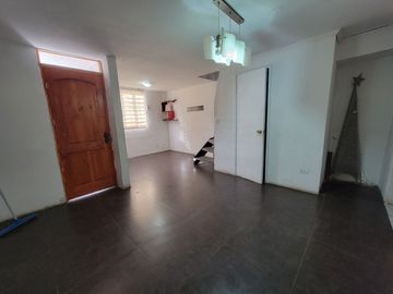 SE VENDE CASA 3 DORMITORIOS, VILLA REY DEL SOL, MAIPÚ.