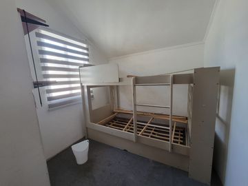 SE VENDE CASA 3 DORMITORIOS, VILLA REY DEL SOL, MAIPÚ.