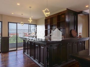 Luxury House with Swimming Pool for Sale in Brookfield Subdivision
