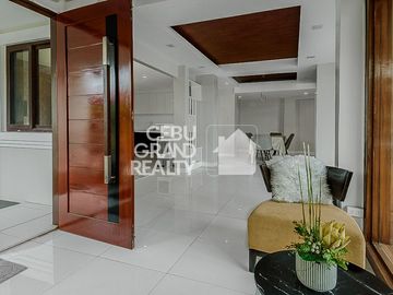 Luxury House with Swimming Pool for Sale in Brookfield Subdivision