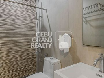 Luxury House with Swimming Pool for Sale in Brookfield Subdivision