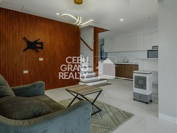 Luxury House with Swimming Pool for Sale in Brookfield Subdivision