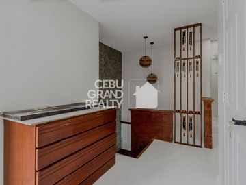 Luxury House with Swimming Pool for Sale in Brookfield Subdivision