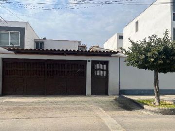 Oportunidad Única ¡¡ Venta De Casa En Santiago Surco, Límite Con Miraflores /Excelente Ubicación Para Proyecto Inmobiliario