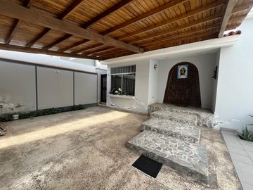 Oportunidad Única ¡¡ Venta De Casa En Santiago Surco, Límite Con Miraflores /Excelente Ubicación Para Proyecto Inmobiliario