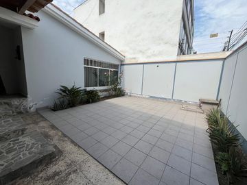 Oportunidad Única ¡¡ Venta De Casa En Santiago Surco, Límite Con Miraflores /Excelente Ubicación Para Proyecto Inmobiliario