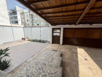 Oportunidad Única ¡¡ Venta De Casa En Santiago Surco, Límite Con Miraflores /Excelente Ubicación Para Proyecto Inmobiliario