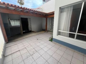 Oportunidad Única ¡¡ Venta De Casa En Santiago Surco, Límite Con Miraflores /Excelente Ubicación Para Proyecto Inmobiliario