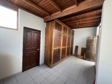 Oportunidad Única ¡¡ Venta De Casa En Santiago Surco, Límite Con Miraflores /Excelente Ubicación Para Proyecto Inmobiliario
