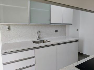 DPTO VENTA LINSIDRO-AV.AREQUIPA ( A 2 CDRAS AV.JAVIER PRADO)