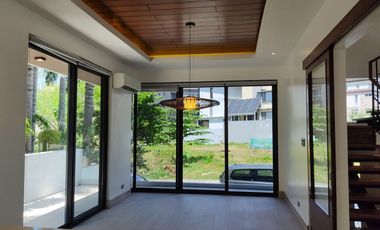 Deluxe 5 Bedroom House and Lot for Sale in McKinley Hill Village, Pinagsama, Taguig City