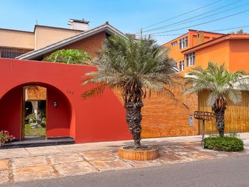 Vendo casa en La Molina Vieja, frente a parque , zona cerrada